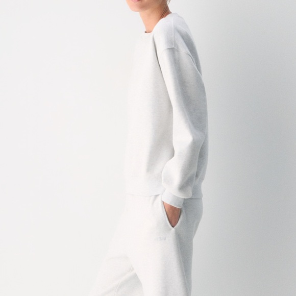 aritiza // cozy sweatfleece perfect crew sweatshirt - Picture 3 of 11